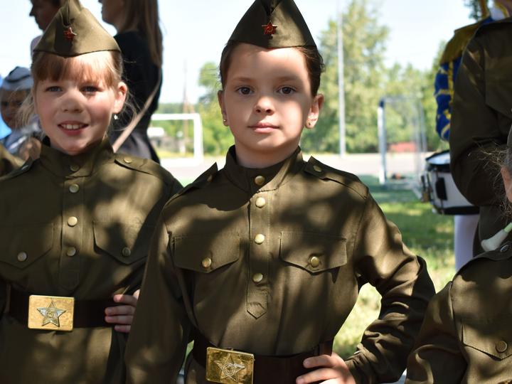 Дитина у формі