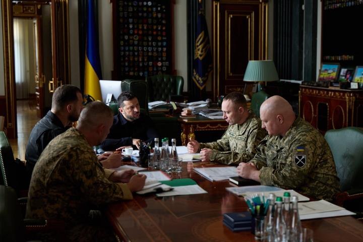 Зеленський заявив про підготовку кадрових рішень для посилення оборони на Донеччині