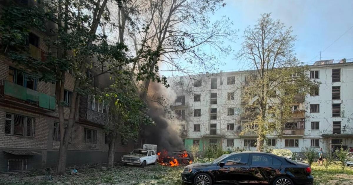 Щонайменше 13 поранених, серед них - дитина: росіяни атакували Запоріжжя керованою авіабомбою