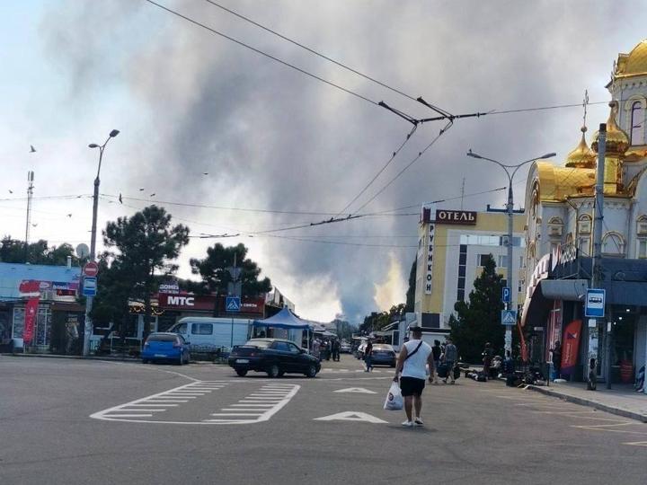 В окупованому Донецьку дрони, імовірно, атакували нафтопереробний завод: лунає детонація