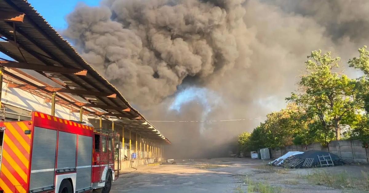 Пожежа знищила склад Червоного Хреста у Херсоні: втрачено гуманітарні запаси на 28 млн грн