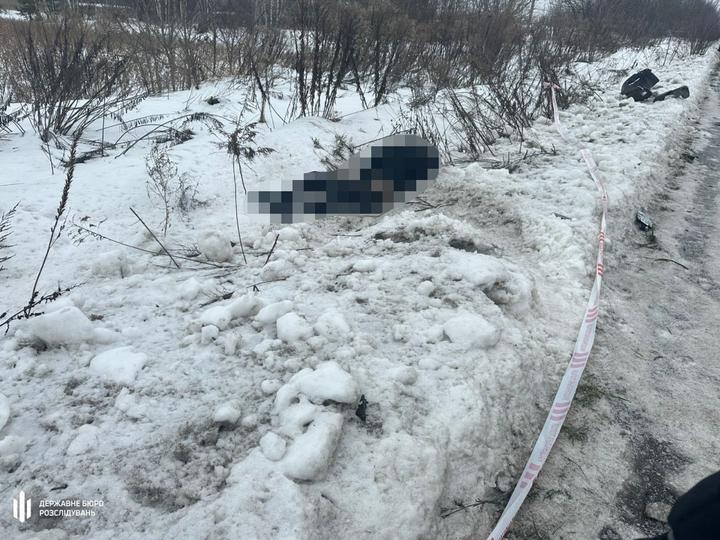 Тіло потерпілого лежить на снігу