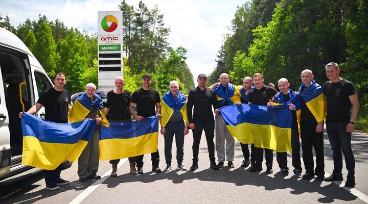 Після утримання в Росії цивільні українці повернулися додому