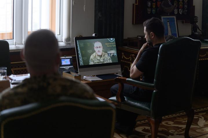 Зеленський назвав три міста, ситуацію навколо яких обговорили з командувачем “Сходу”