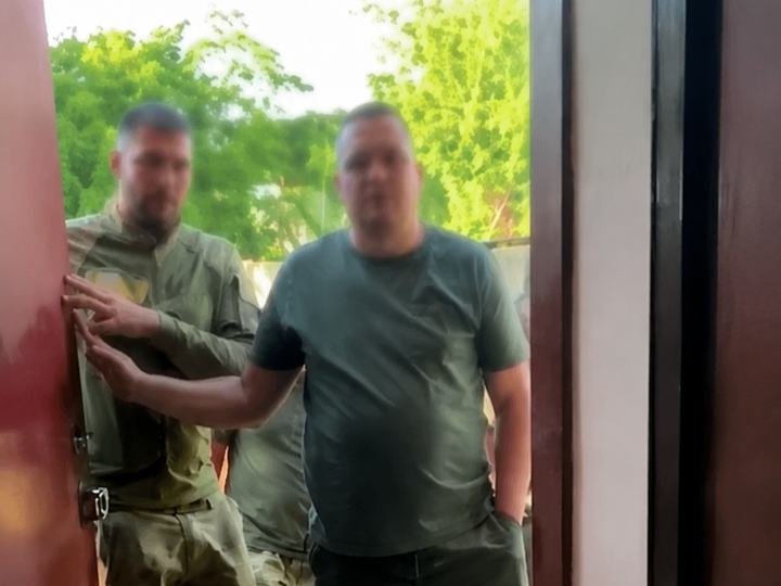 ТЦК перевіряє обставини проникнення людей у військовій формі до будинку в Смілі