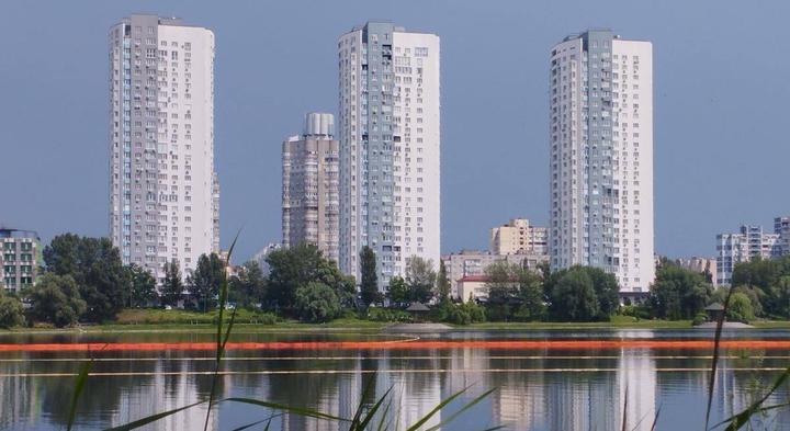 Забруднення Кирилівського озера у Києві