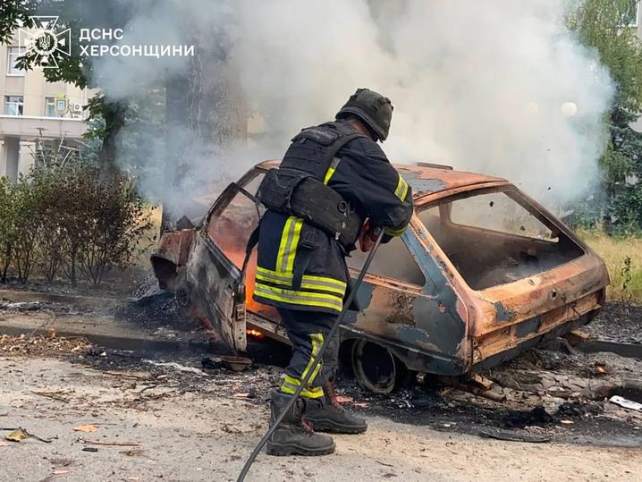 Херсон Рятувальники ліквідовують пожежу