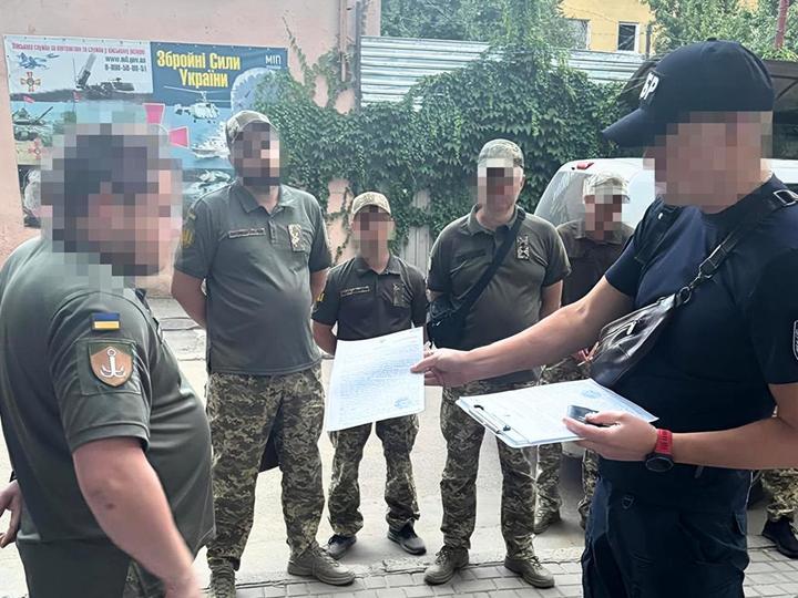 В Одесі десятьом військовим ТЦК повідомили про підозру в незаконному утриманні та катуванні людей