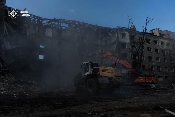 Київ Ліквідація наслідків обстрілу