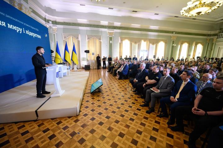 Зеленський провів нараду із послами: головні заяви