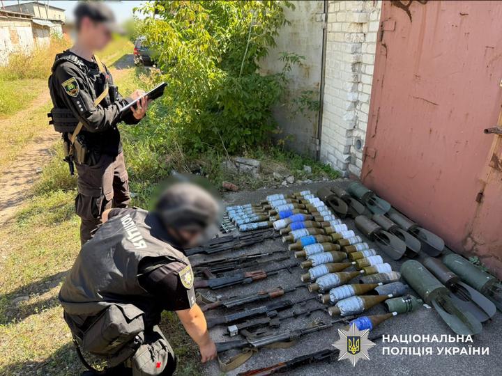 Майже 500 одиниць зброї та боєприпасів вилучили під час масштабних обшуків, – Нацполіція