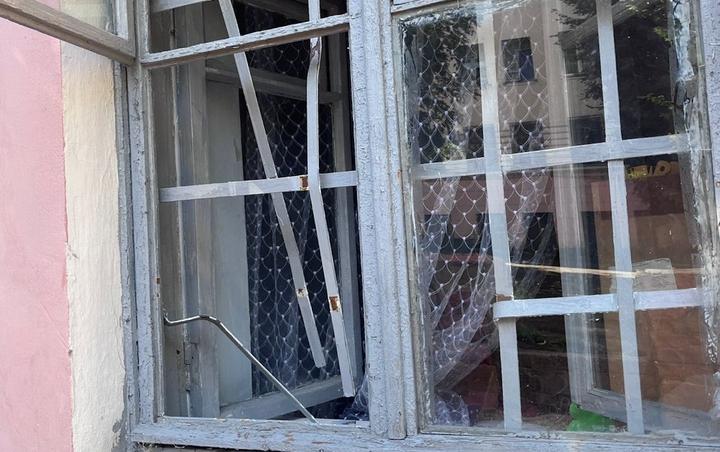 У Києві рятувальники визволили дворічного малюка, який зачинився в кімнаті гуртожитку