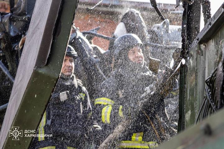 Рятувальники ліквідовують наслідки обстрілу