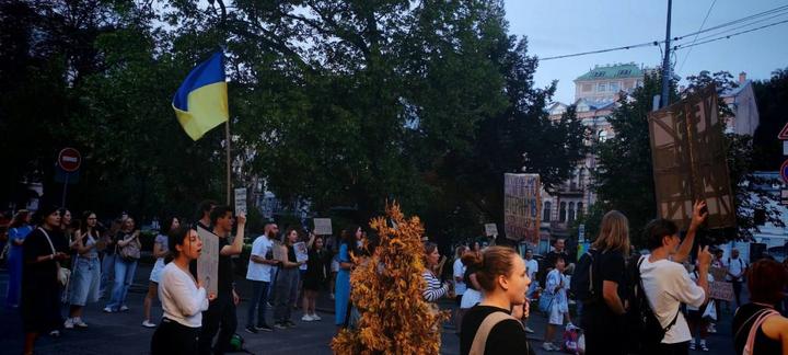 26-й день протестів: люди продовжують вимагати реформ в армії та повернення Федорова у МО