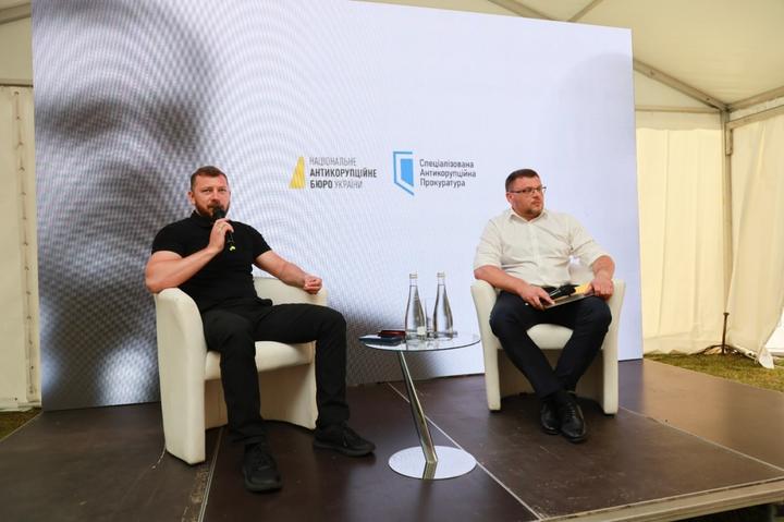 На суддів, які розглядають справи детективів НАБУ, чиниться тиск, – Кривонос та Клименко