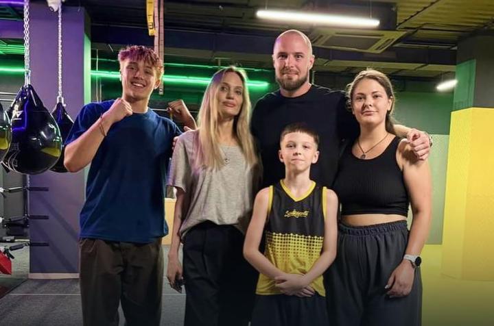 Анджеліна Джолі відвідала боксерський клуб у Харкові разом із сином