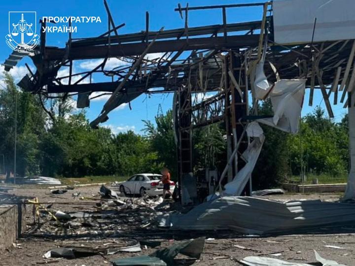На Харківщині Росія завдала удару по двох АЗС: є поранені