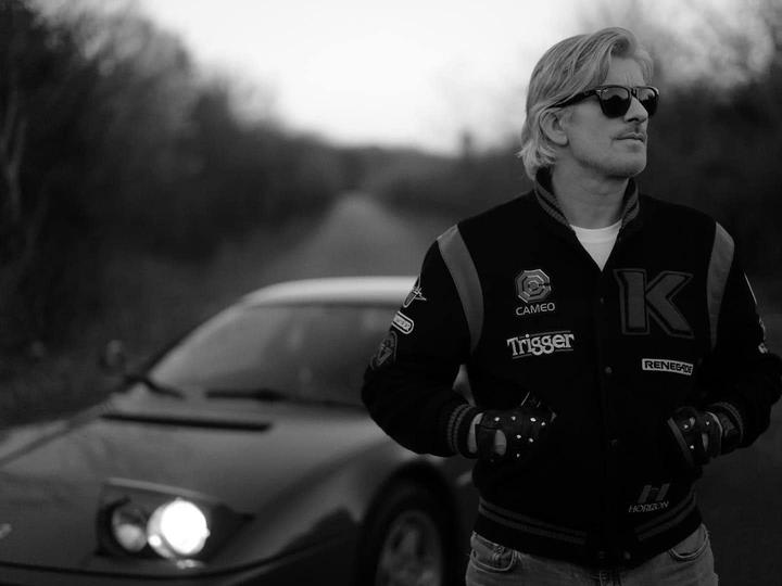 Пішов з життя автор хіта “Nightcall”: у Парижі знайшли мертвим діджея Кавінського