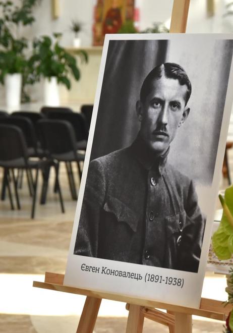 The ashes of Yevhen Konovalets were brought to the Patriarchal Cathedral in Kyiv