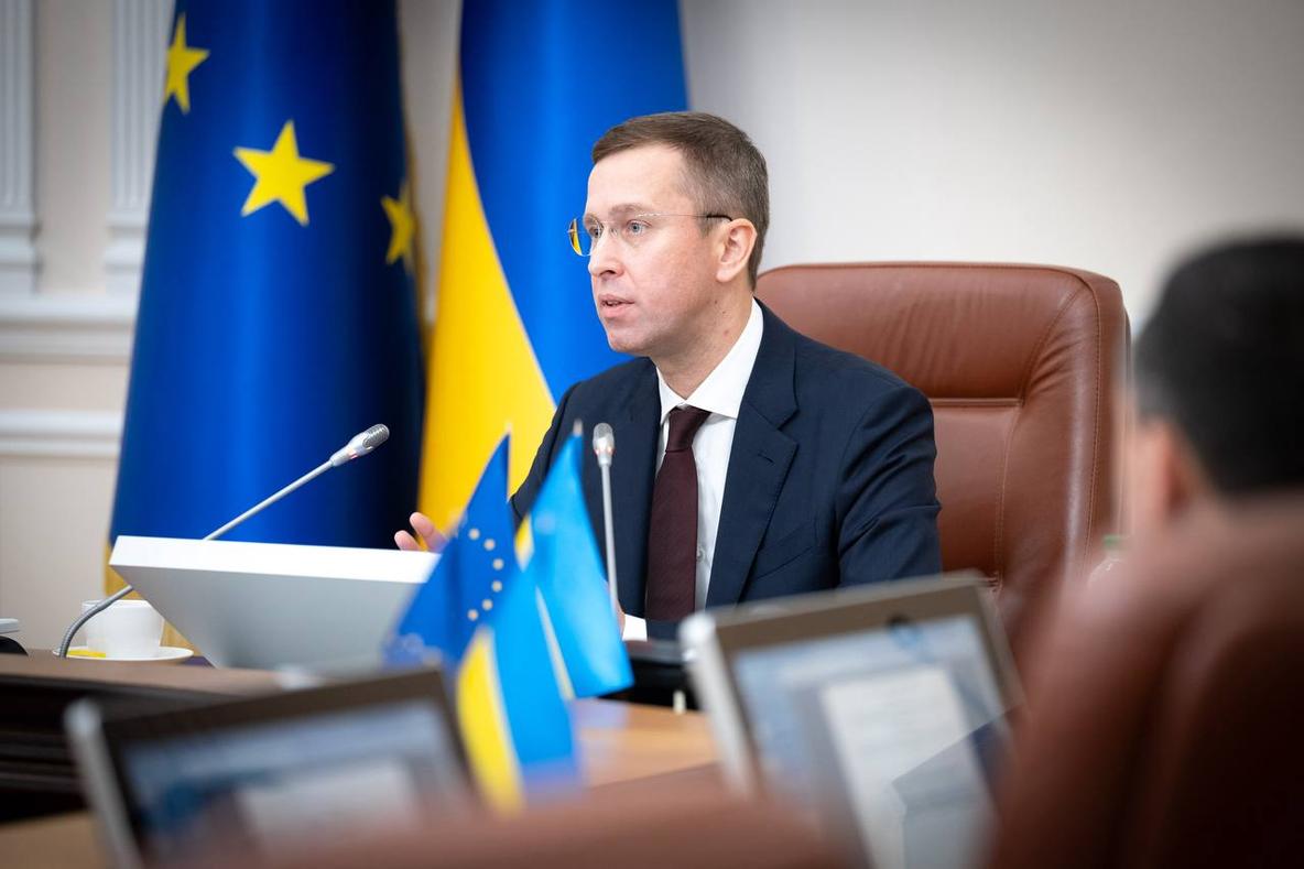 "Сенс Банк" має бути проданий, а гроші підуть на оборону, – прем’єр-міністр Корецький