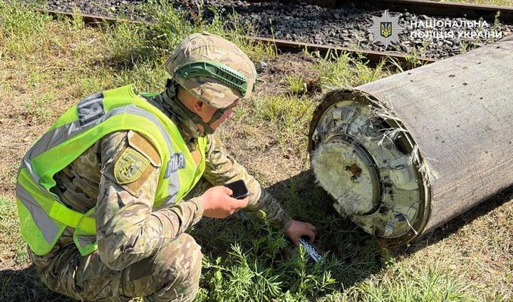 Після російської атаки на Київ вибухотехніки вилучили реактивну частину гіперзвукової ракети