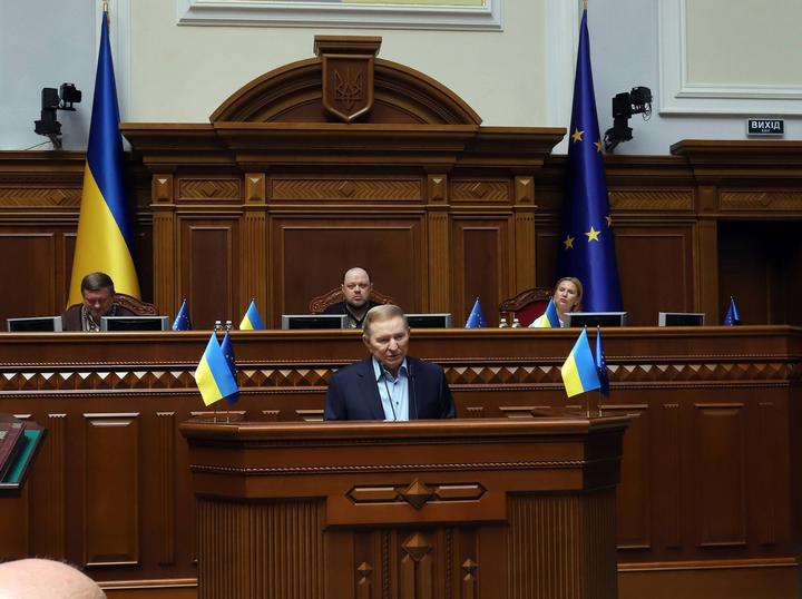Стефанчук вручив Кучмі нагороду “За служіння Українському народові”