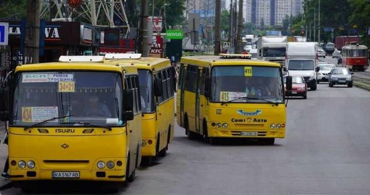 Валідатори у маршрутках Києва: у КМДА розповіли коли запровадять безготівкову оплату