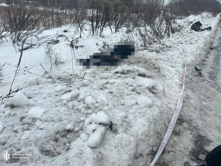 Наслідок ДТП Тіло потерпілого лежить на снігу