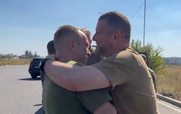 Обійми командирів