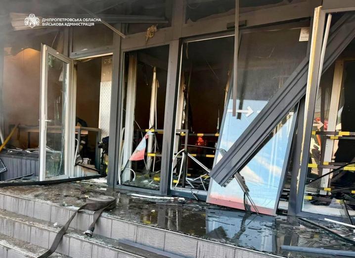 Атака по Дніпропетровщині: зайнялася пожежа на складах логістичної компанії у Павлограді