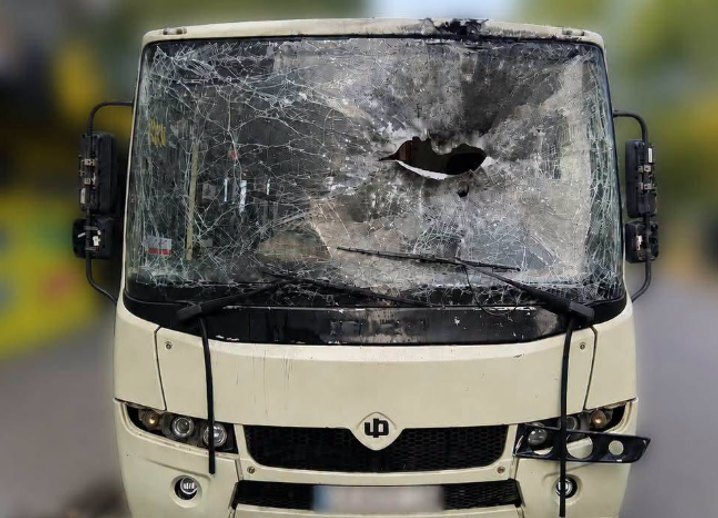 Russia shelled a minibus in Kherson; one person was injured