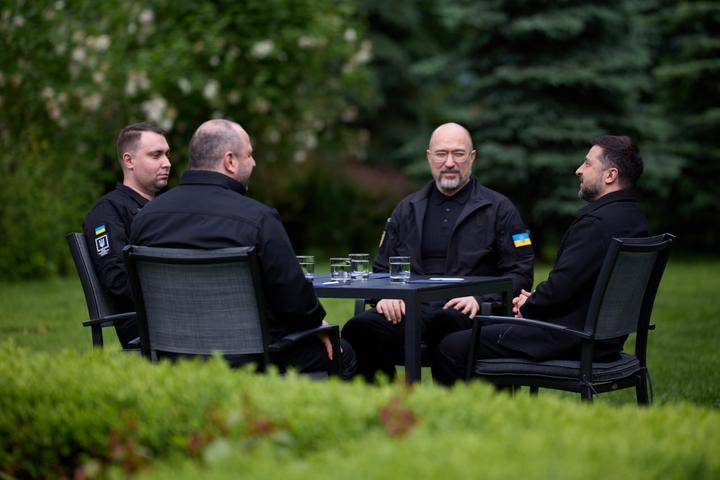 Зеленський провів спеціальну нараду з Будановим, Умєровим та Шмигалем: розкрито деталі