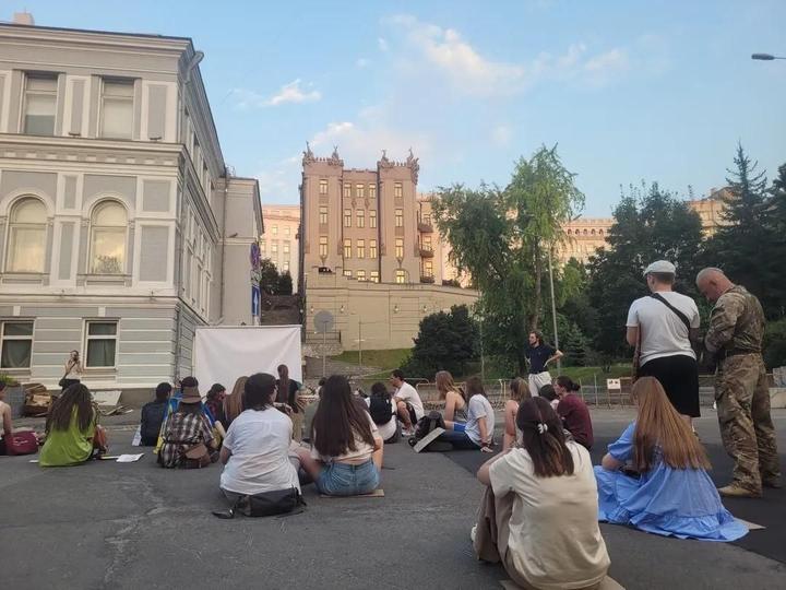 22-й день протестів: люди в різних містах України разом дивляться стрім Федорова і Стерненка