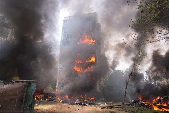 Russians struck residential neighborhoods in Zaporizhzhia with smart-bombs: two killed, nine wounded