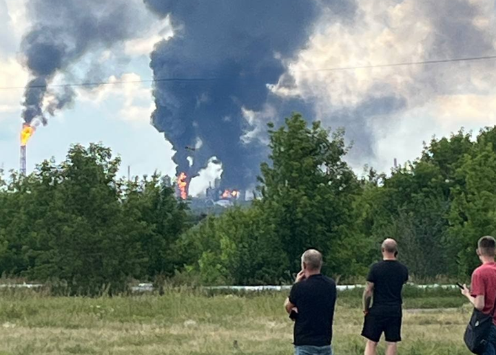 Палає НПЗ в Омську