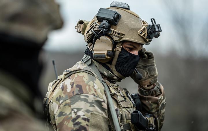 Бійці ГУР вдарили по десантних кораблях і радіолокаційній станції росіян у Криму