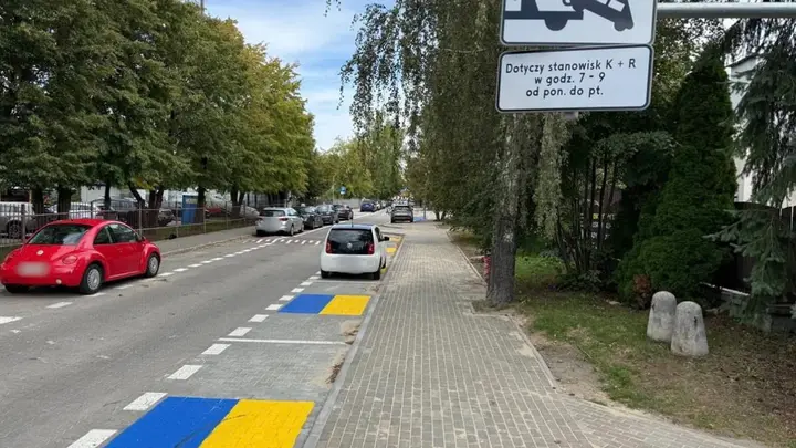 Синьо-жовта розмітка спричинила суперечки у Польщі: що відомо