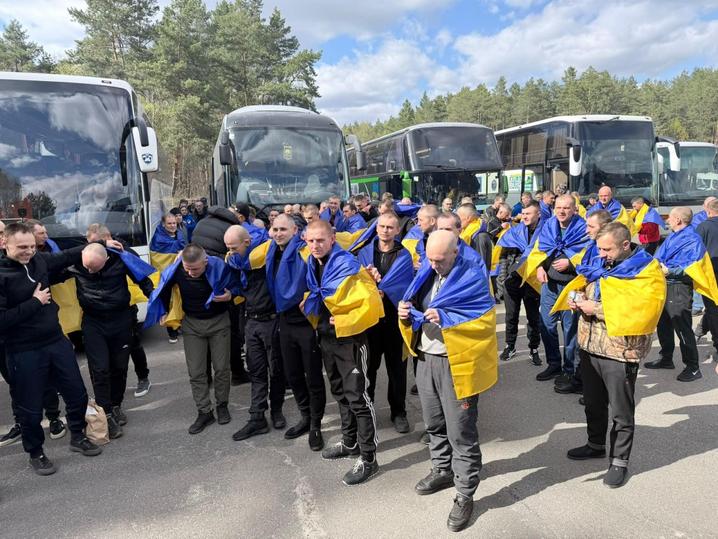 193 українські воїни повертаються додому в межах обміну, – Зеленський 