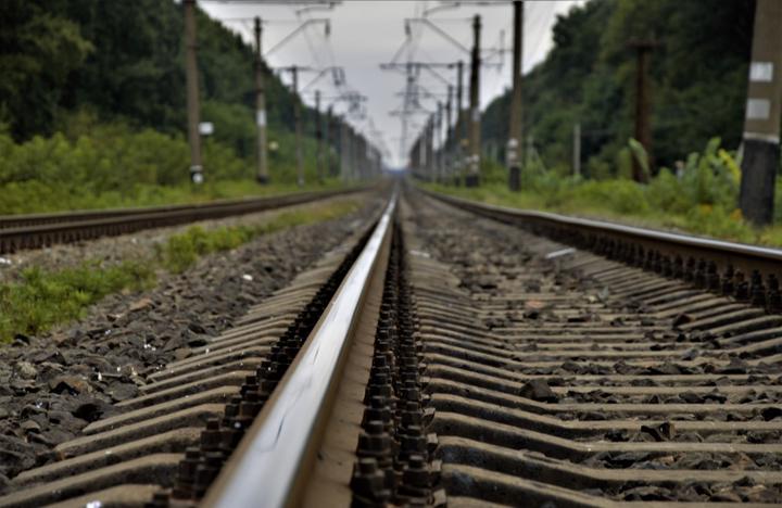 “Workshop Completely Destroyed”: Russia Launched Ballistic Missiles at a Railroad Depot in Kyiv; Many Dead, According to Ukrainian Railways (UZ)