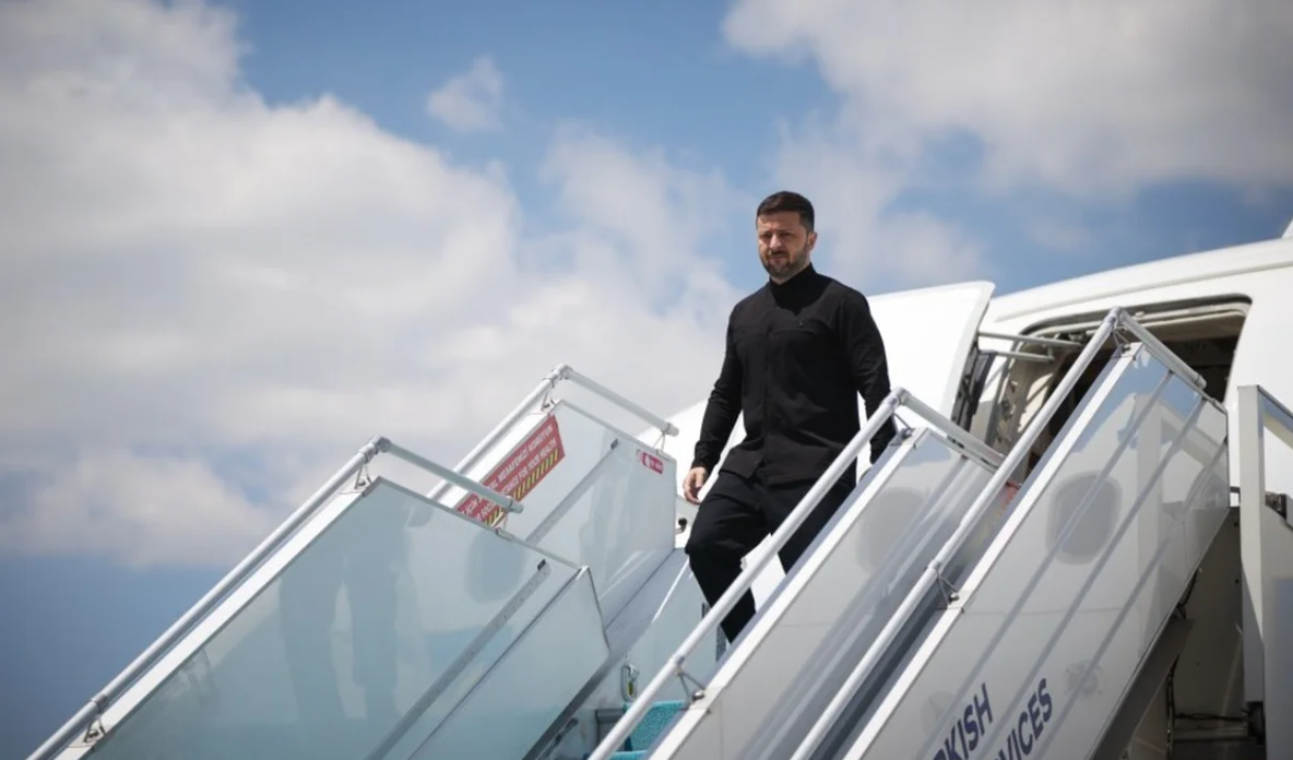 Стьоре: літак Зеленського ледь не уразив дрон під час вильоту з Молдови