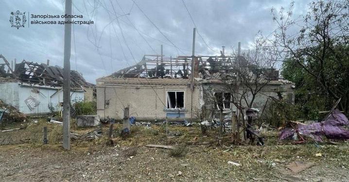 Двоє людей загинули, ще десятеро поранені: росіяни масовано атакували Запорізьку область