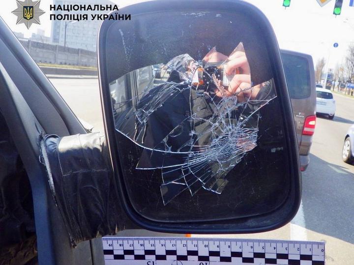 Розбив скло в авто