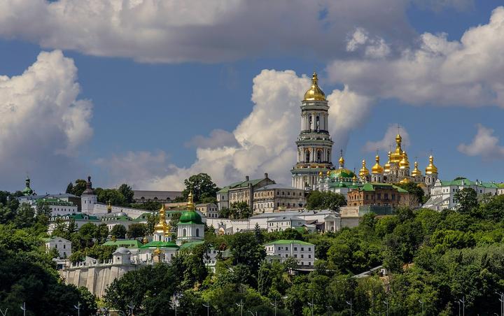У московській церкві в Україні два дні думали, як прокоментувати удар по Лаврі