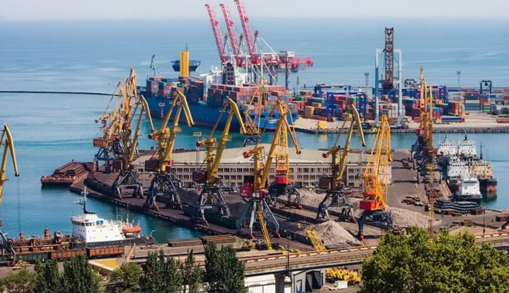 As a result of Russian attacks, cargo transshipment at Odessa’s ports has fallen by a factor of 15