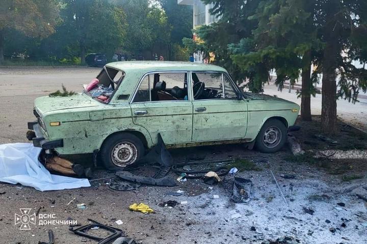 Влучання ворожих дронів у цивільні автівки