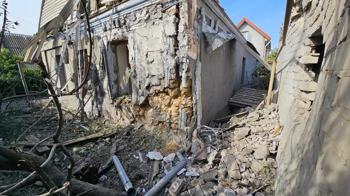 Російські війська накрили артилерією та БпЛА три райони Херсона: загинув чоловік, є руйнування