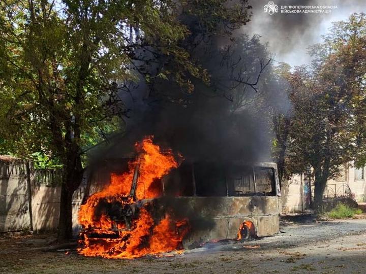 Російські війська атакували автобус на Дніпропетровщині: загинув водій