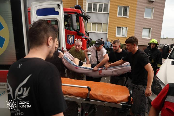 Київ Влучання дрона по багатоповерхівці