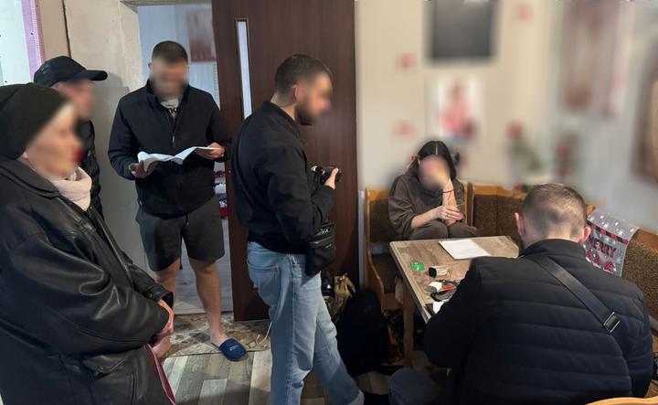 У центрі Львова діяла схема сексуальної експлуатації неповнолітньої – затримано двох жінок