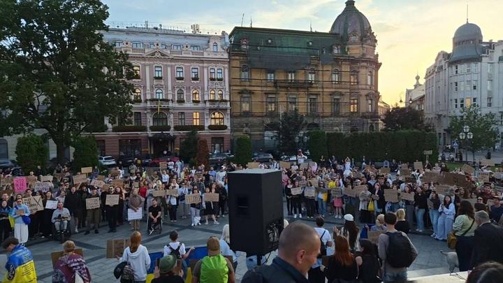 Protests have been ongoing for the tenth day in Kyiv and other cities across Ukraine, demanding that Fedorov be reinstated to the Ministry of Defense
